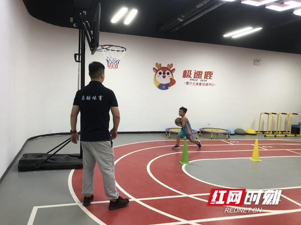 击剑、网球、攀岩、定向越野……邵阳这个新晋网红打卡基地也太炫酷了吧休闲区蓝鸢梦想 - Www.slyday.coM 击剑、网球、攀岩、定向越野……邵阳这个新晋网红打卡基地也太炫酷了吧休闲区蓝鸢梦想 - Www.slyday.coM