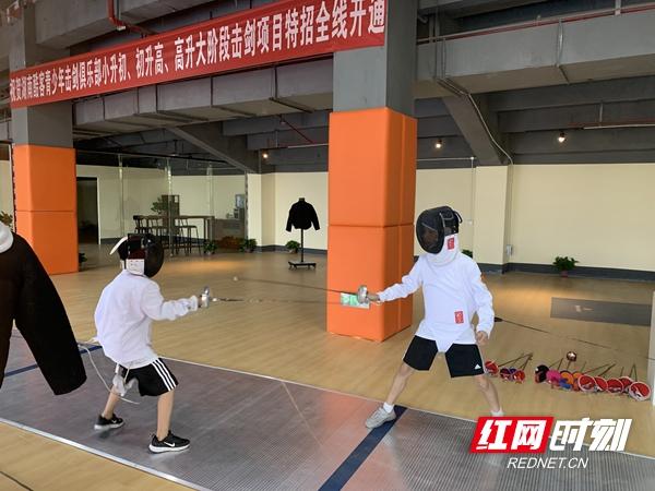 击剑、网球、攀岩、定向越野……邵阳这个新晋网红打卡基地也太炫酷了吧休闲区蓝鸢梦想 - Www.slyday.coM 击剑、网球、攀岩、定向越野……邵阳这个新晋网红打卡基地也太炫酷了吧休闲区蓝鸢梦想 - Www.slyday.coM