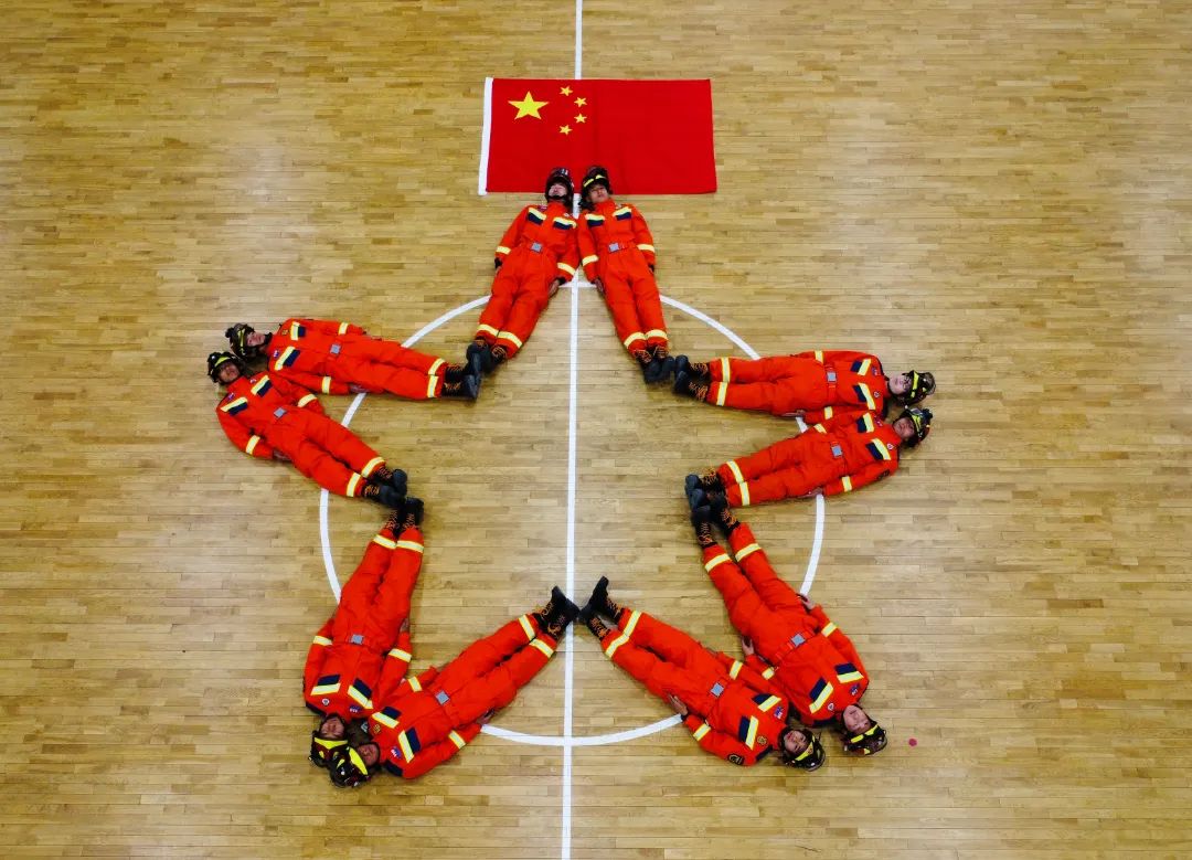 火焰蓝守护中国红休闲区蓝鸢梦想 - Www.slyday.coM 火焰蓝守护中国红休闲区蓝鸢梦想 - Www.slyday.coM