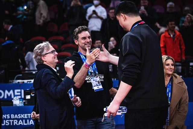 中国女篮获世界杯亚军,李梦举动很暖心!郑薇当选世界杯最佳教练休闲区蓝鸢梦想 - Www.slyday.coM 中国女篮获世界杯亚军,李梦举动很暖心!郑薇当选世界杯最佳教练休闲区蓝鸢梦想 - Www.slyday.coM