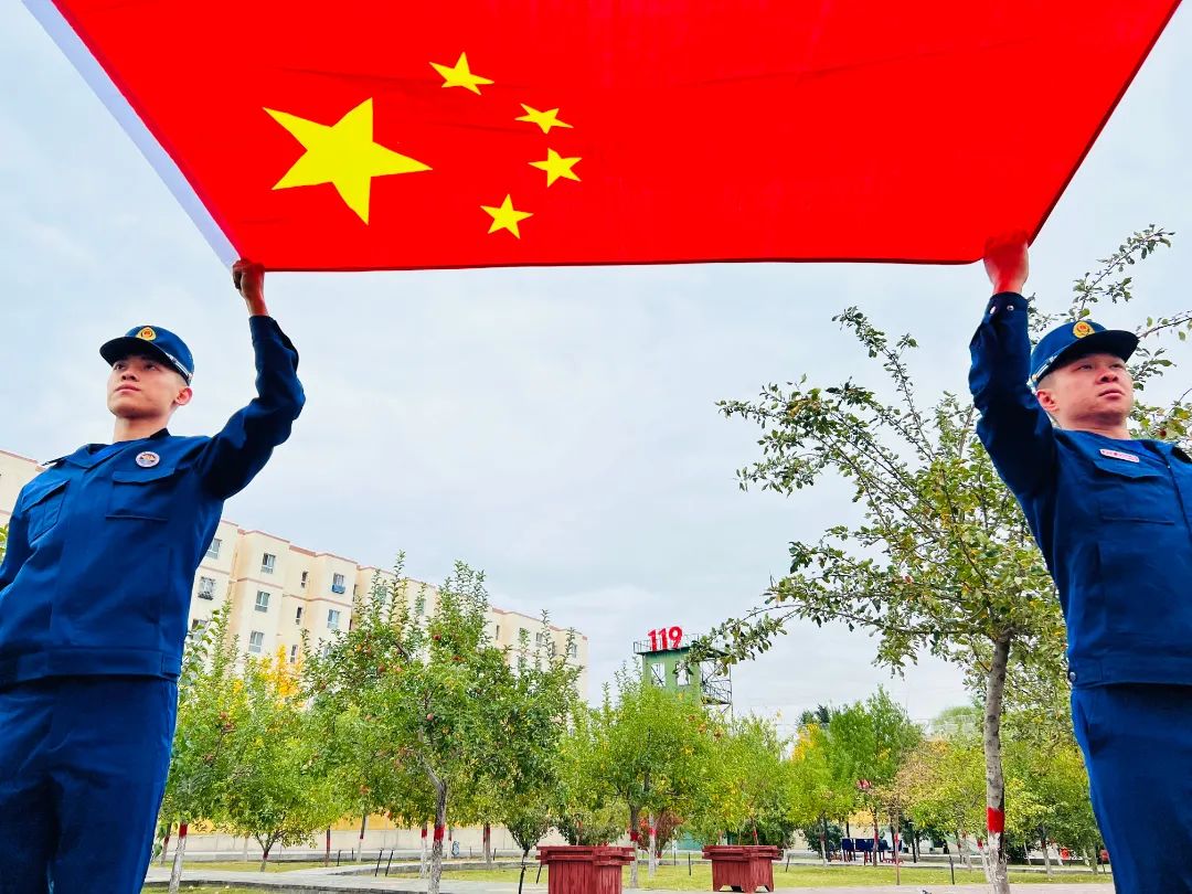 火焰蓝守护中国红休闲区蓝鸢梦想 - Www.slyday.coM 火焰蓝守护中国红休闲区蓝鸢梦想 - Www.slyday.coM