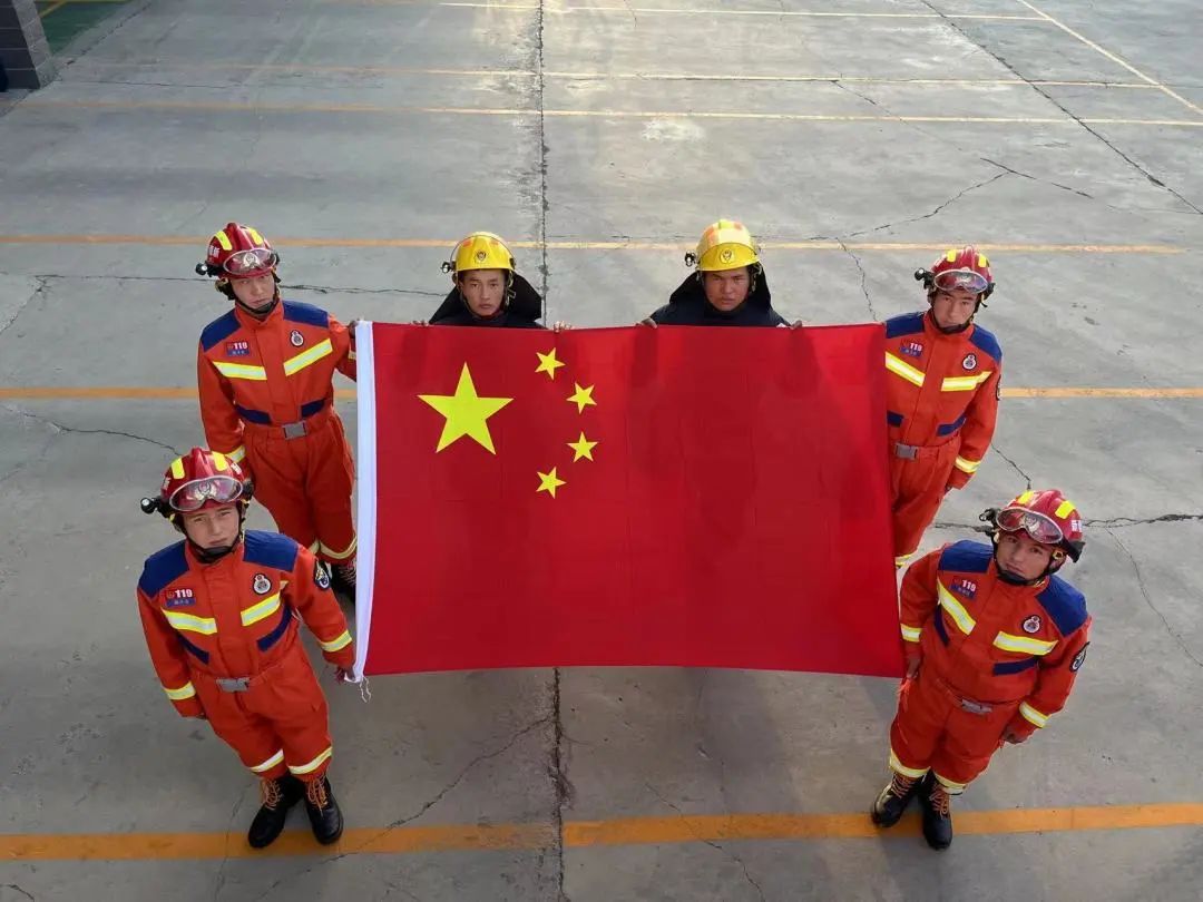 火焰蓝守护中国红休闲区蓝鸢梦想 - Www.slyday.coM 火焰蓝守护中国红休闲区蓝鸢梦想 - Www.slyday.coM