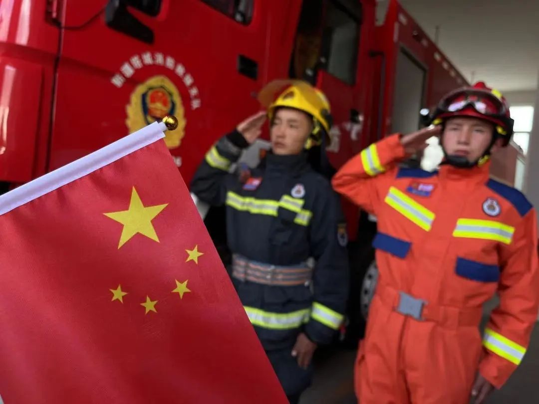 火焰蓝守护中国红休闲区蓝鸢梦想 - Www.slyday.coM 火焰蓝守护中国红休闲区蓝鸢梦想 - Www.slyday.coM