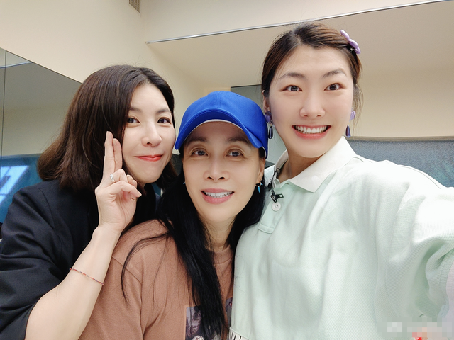 奥运冠军徐梦桃办梦幻婚礼,婚礼现场画面曝光,22名明星送祝福休闲区蓝鸢梦想 - Www.slyday.coM 奥运冠军徐梦桃办梦幻婚礼,婚礼现场画面曝光,22名明星送祝福休闲区蓝鸢梦想 - Www.slyday.coM