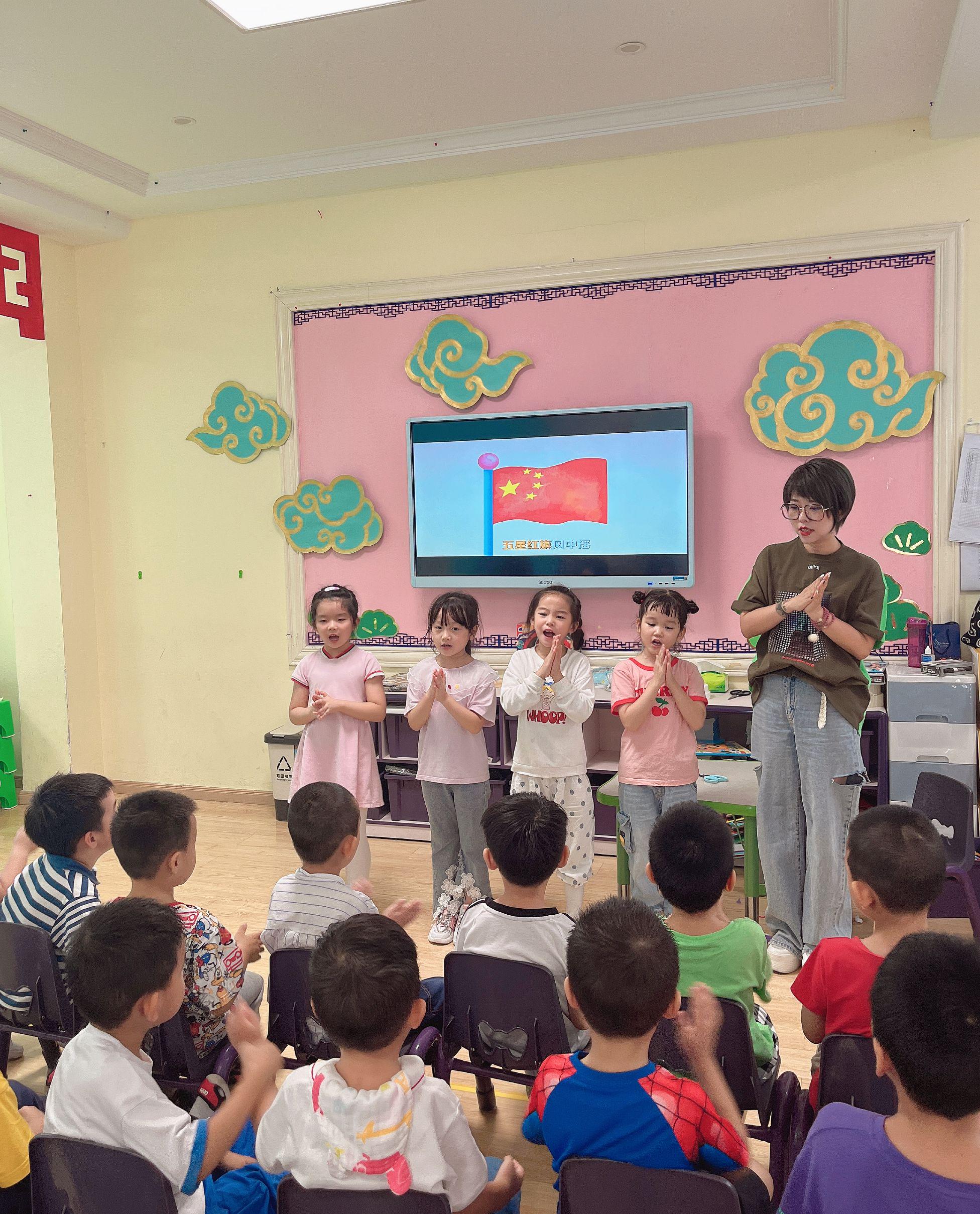 九江市湖滨幼儿园开展国庆期间系列社会宣传活动(图2) 九江市湖滨幼儿园开展国庆期间系列社会宣传活动(图2)