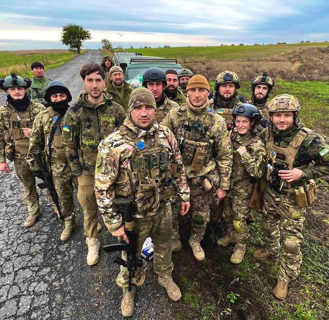 利曼俄军获准撤离,撤退通道成“死亡公路”,饱受“钢雨”洗礼?休闲区蓝鸢梦想 - Www.slyday.coM 利曼俄军获准撤离,撤退通道成“死亡公路”,饱受“钢雨”洗礼?休闲区蓝鸢梦想 - Www.slyday.coM