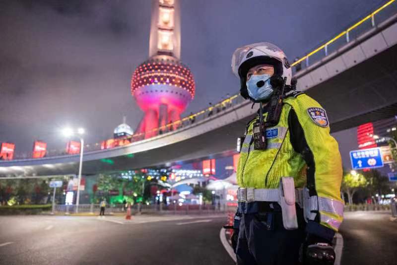 图说│“一点一方案”量身定制各热门景点及商圈客流疏导方案,浦东警方为市民游客国庆假日出行保驾护航休闲区蓝鸢梦想 - Www.slyday.coM 图说│“一点一方案”量身定制各热门景点及商圈客流疏导方案,浦东警方为市民游客国庆假日出行保驾护航休闲区蓝鸢梦想 - Www.slyday.coM