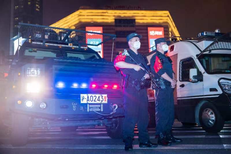 图说│“一点一方案”量身定制各热门景点及商圈客流疏导方案,浦东警方为市民游客国庆假日出行保驾护航休闲区蓝鸢梦想 - Www.slyday.coM 图说│“一点一方案”量身定制各热门景点及商圈客流疏导方案,浦东警方为市民游客国庆假日出行保驾护航休闲区蓝鸢梦想 - Www.slyday.coM