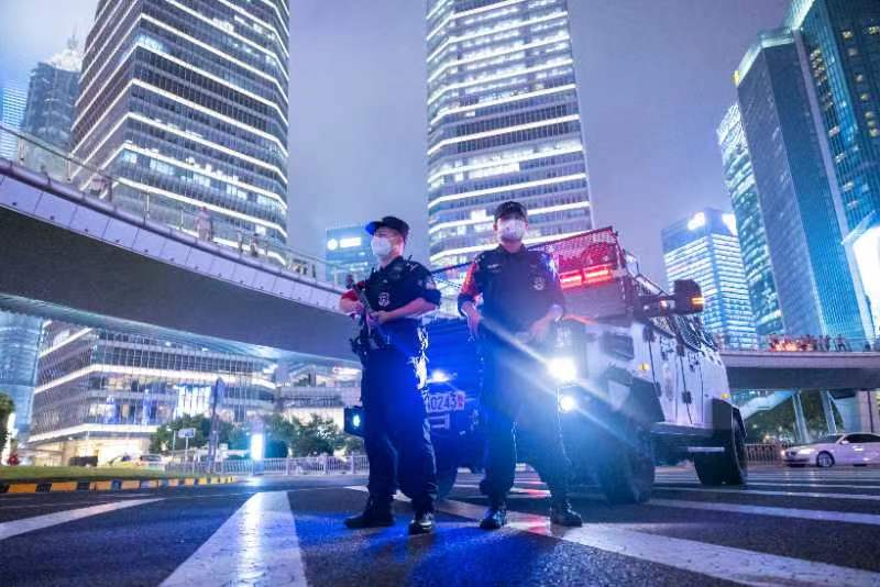 图说│“一点一方案”量身定制各热门景点及商圈客流疏导方案,浦东警方为市民游客国庆假日出行保驾护航休闲区蓝鸢梦想 - Www.slyday.coM 图说│“一点一方案”量身定制各热门景点及商圈客流疏导方案,浦东警方为市民游客国庆假日出行保驾护航休闲区蓝鸢梦想 - Www.slyday.coM