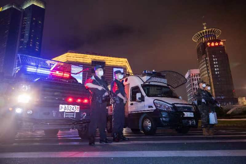 图说│“一点一方案”量身定制各热门景点及商圈客流疏导方案,浦东警方为市民游客国庆假日出行保驾护航休闲区蓝鸢梦想 - Www.slyday.coM 图说│“一点一方案”量身定制各热门景点及商圈客流疏导方案,浦东警方为市民游客国庆假日出行保驾护航休闲区蓝鸢梦想 - Www.slyday.coM