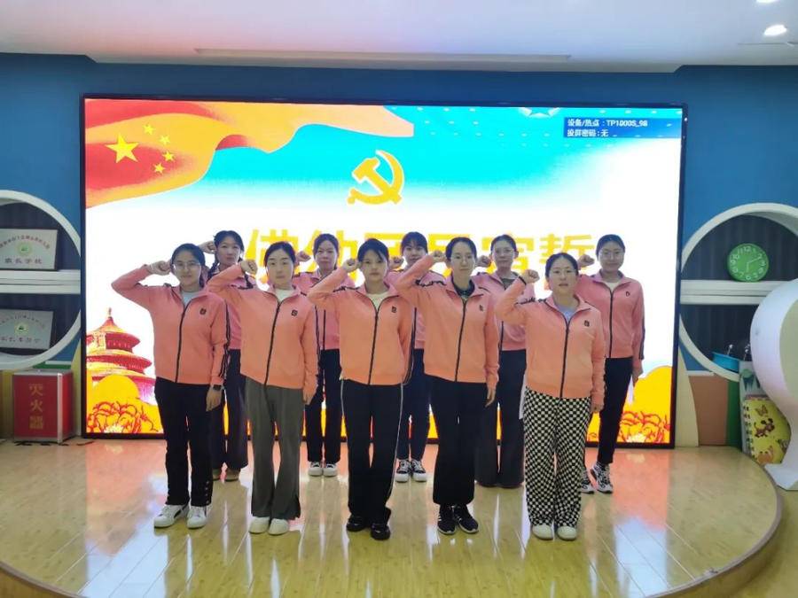 唱红歌,绘祖国,穿传统服饰,佛山苑幼儿园国庆系列活动创意十足休闲区蓝鸢梦想 - Www.slyday.coM 唱红歌,绘祖国,穿传统服饰,佛山苑幼儿园国庆系列活动创意十足休闲区蓝鸢梦想 - Www.slyday.coM