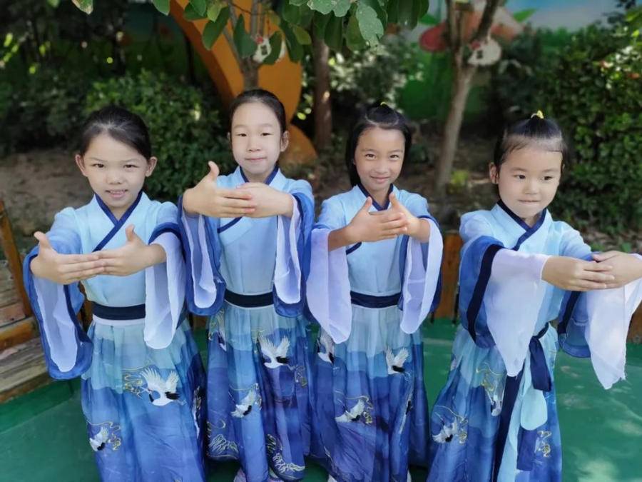 唱红歌,绘祖国,穿传统服饰,佛山苑幼儿园国庆系列活动创意十足休闲区蓝鸢梦想 - Www.slyday.coM 唱红歌,绘祖国,穿传统服饰,佛山苑幼儿园国庆系列活动创意十足休闲区蓝鸢梦想 - Www.slyday.coM