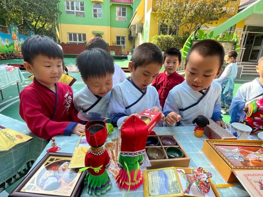 唱红歌,绘祖国,穿传统服饰,佛山苑幼儿园国庆系列活动创意十足休闲区蓝鸢梦想 - Www.slyday.coM 唱红歌,绘祖国,穿传统服饰,佛山苑幼儿园国庆系列活动创意十足休闲区蓝鸢梦想 - Www.slyday.coM