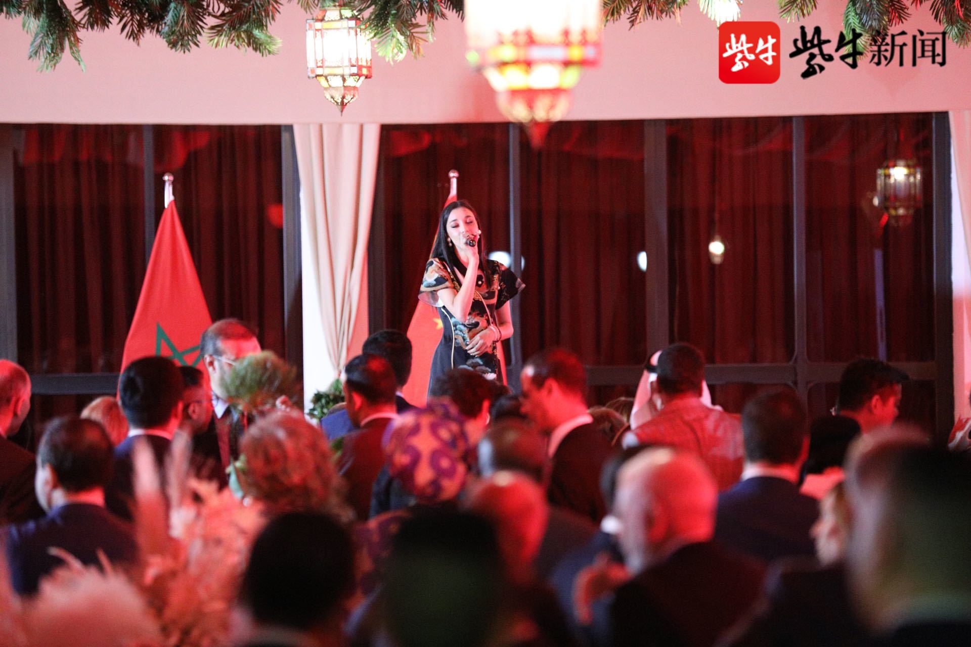 在家乡街头演唱中文歌曲走红的摩洛哥女孩:祝福所有的中国朋友,国庆节快乐休闲区蓝鸢梦想 - Www.slyday.coM 在家乡街头演唱中文歌曲走红的摩洛哥女孩:祝福所有的中国朋友,国庆节快乐休闲区蓝鸢梦想 - Www.slyday.coM