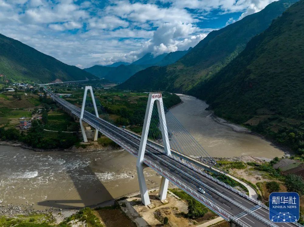 华春莹连发12组对比照,与云南有关的这组信息量很大!休闲区蓝鸢梦想 - Www.slyday.coM 华春莹连发12组对比照,与云南有关的这组信息量很大!休闲区蓝鸢梦想 - Www.slyday.coM