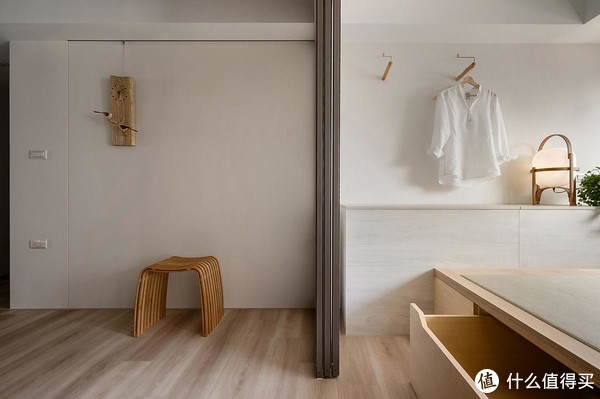 不要客厅,不要沙发茶几,这对夫妻的家,成了装修界的教科书休闲区蓝鸢梦想 - Www.slyday.coM 不要客厅,不要沙发茶几,这对夫妻的家,成了装修界的教科书休闲区蓝鸢梦想 - Www.slyday.coM