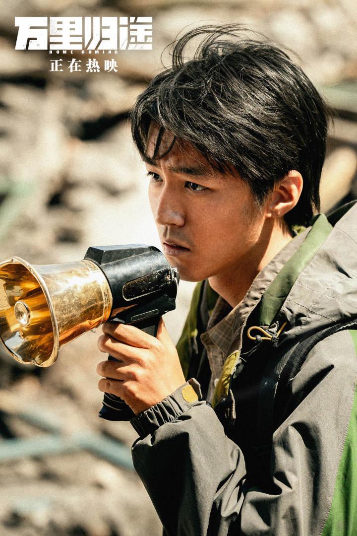 国庆档|《万里归途》三天票房破四亿,导演饶晓志揭秘拍摄背后的艰辛休闲区蓝鸢梦想 - Www.slyday.coM 国庆档|《万里归途》三天票房破四亿,导演饶晓志揭秘拍摄背后的艰辛休闲区蓝鸢梦想 - Www.slyday.coM