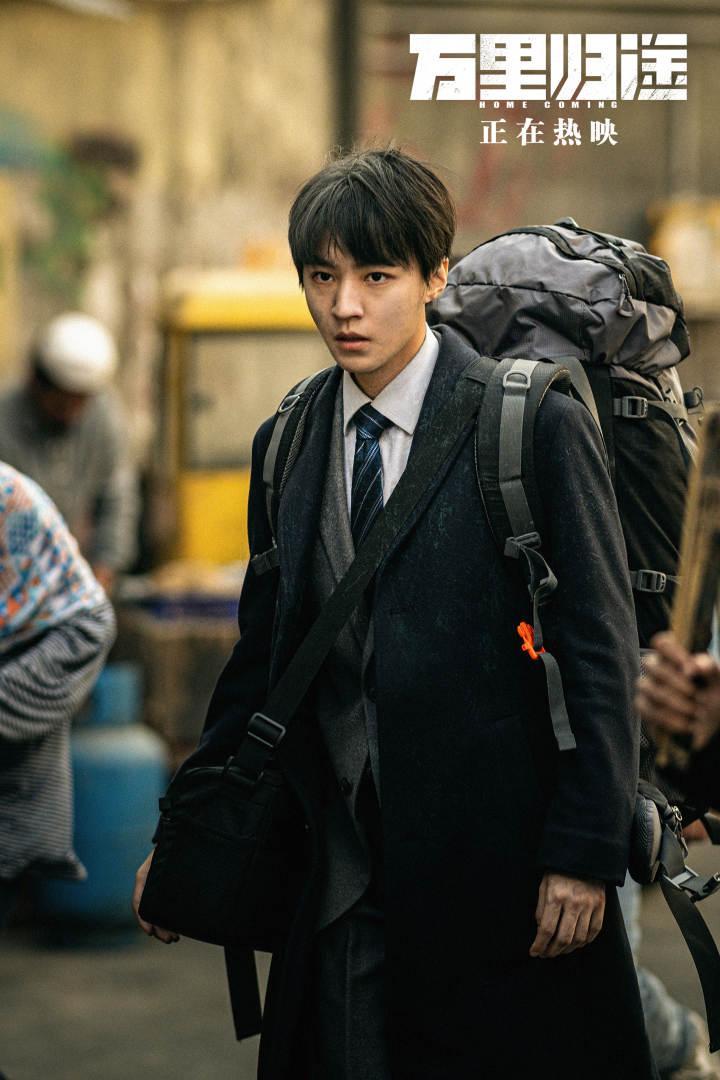 国庆档|《万里归途》三天票房破四亿,导演饶晓志揭秘拍摄背后的艰辛休闲区蓝鸢梦想 - Www.slyday.coM 国庆档|《万里归途》三天票房破四亿,导演饶晓志揭秘拍摄背后的艰辛休闲区蓝鸢梦想 - Www.slyday.coM
