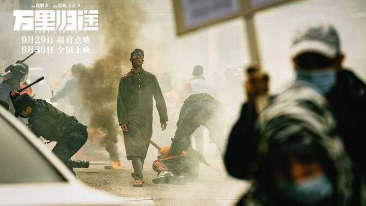 国庆档|《万里归途》三天票房破四亿,导演饶晓志揭秘拍摄背后的艰辛休闲区蓝鸢梦想 - Www.slyday.coM 国庆档|《万里归途》三天票房破四亿,导演饶晓志揭秘拍摄背后的艰辛休闲区蓝鸢梦想 - Www.slyday.coM