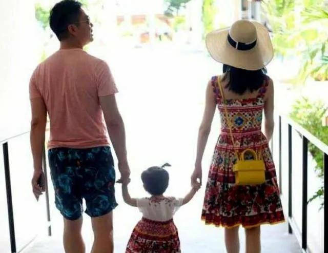 章泽天原谅刘强东,一句“人生总有风雨,时间永远向前”,大格局休闲区蓝鸢梦想 - Www.slyday.coM 章泽天原谅刘强东,一句“人生总有风雨,时间永远向前”,大格局休闲区蓝鸢梦想 - Www.slyday.coM