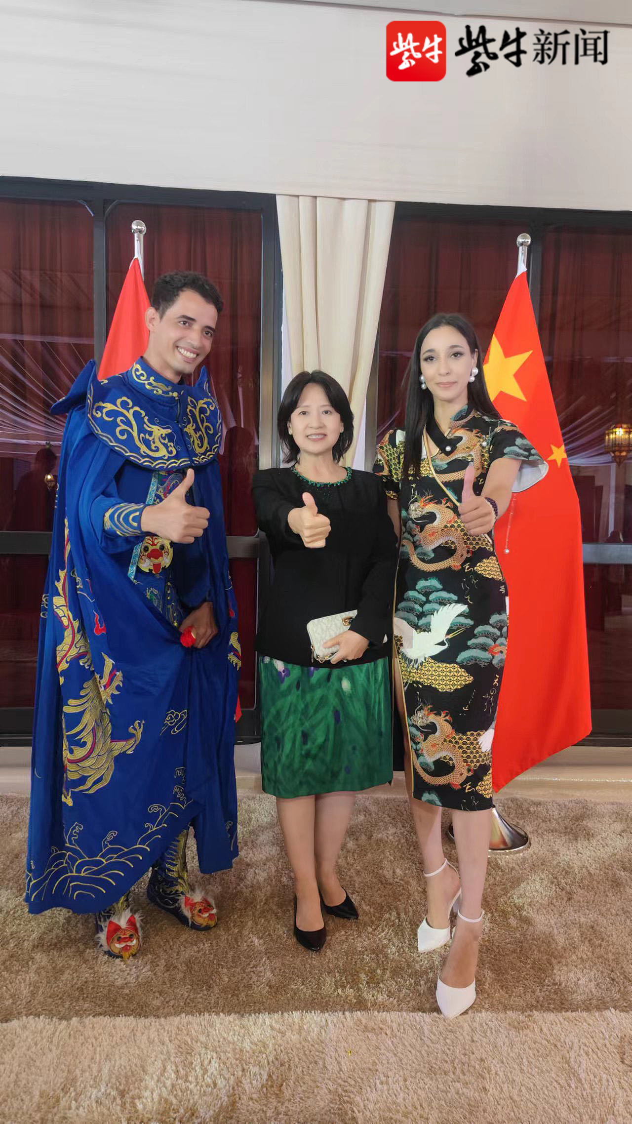 在家乡街头演唱中文歌曲走红的摩洛哥女孩:祝福所有的中国朋友,国庆节快乐休闲区蓝鸢梦想 - Www.slyday.coM 在家乡街头演唱中文歌曲走红的摩洛哥女孩:祝福所有的中国朋友,国庆节快乐休闲区蓝鸢梦想 - Www.slyday.coM