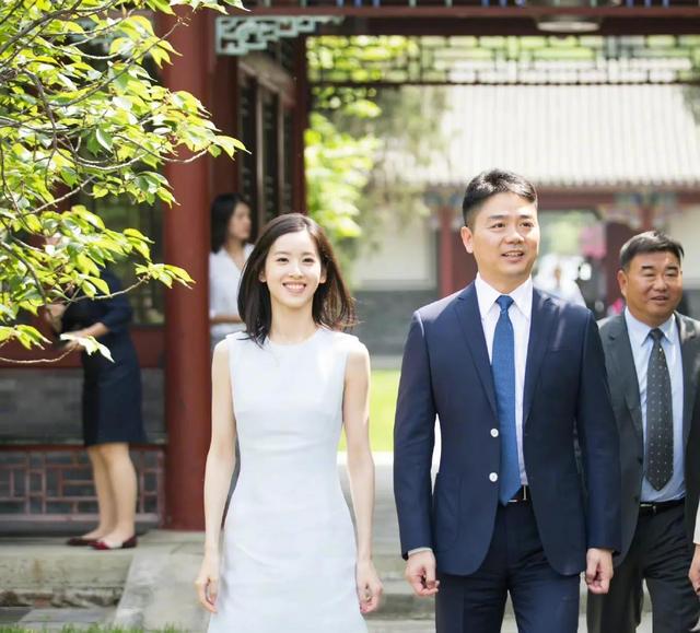 章泽天原谅刘强东,一句“人生总有风雨,时间永远向前”,大格局休闲区蓝鸢梦想 - Www.slyday.coM 章泽天原谅刘强东,一句“人生总有风雨,时间永远向前”,大格局休闲区蓝鸢梦想 - Www.slyday.coM