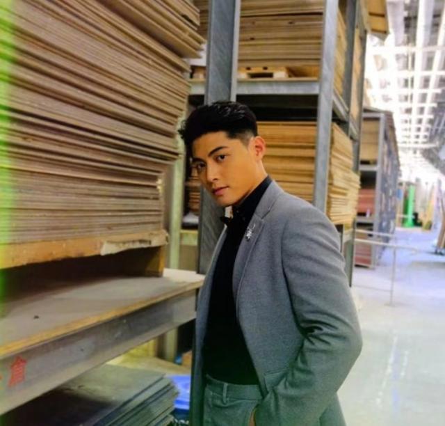 挨打赢得美人归?TVB小生疑与富贵主播恋情曝光,曾疑争女被打伤休闲区蓝鸢梦想 - Www.slyday.coM 挨打赢得美人归?TVB小生疑与富贵主播恋情曝光,曾疑争女被打伤休闲区蓝鸢梦想 - Www.slyday.coM