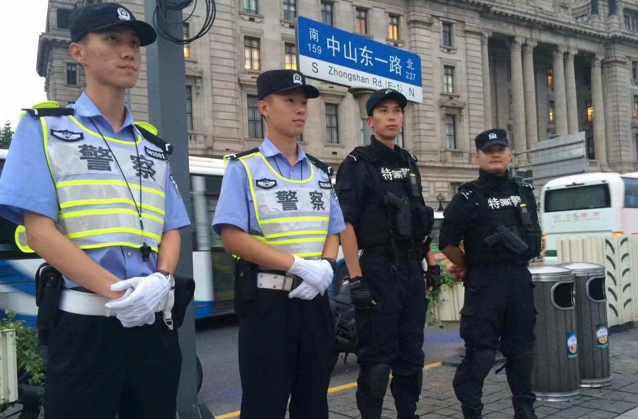 国庆首日特警江边救少年!爸爸,我长大也要和特警叔叔一样做大侠……休闲区蓝鸢梦想 - Www.slyday.coM 国庆首日特警江边救少年!爸爸,我长大也要和特警叔叔一样做大侠……休闲区蓝鸢梦想 - Www.slyday.coM