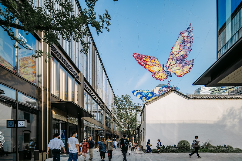 据说潮人们都去打卡了这个南京新地标—— “Mall+街区+古建”的万象天地有点摆!休闲区蓝鸢梦想 - Www.slyday.coM 据说潮人们都去打卡了这个南京新地标—— “Mall+街区+古建”的万象天地有点摆!休闲区蓝鸢梦想 - Www.slyday.coM