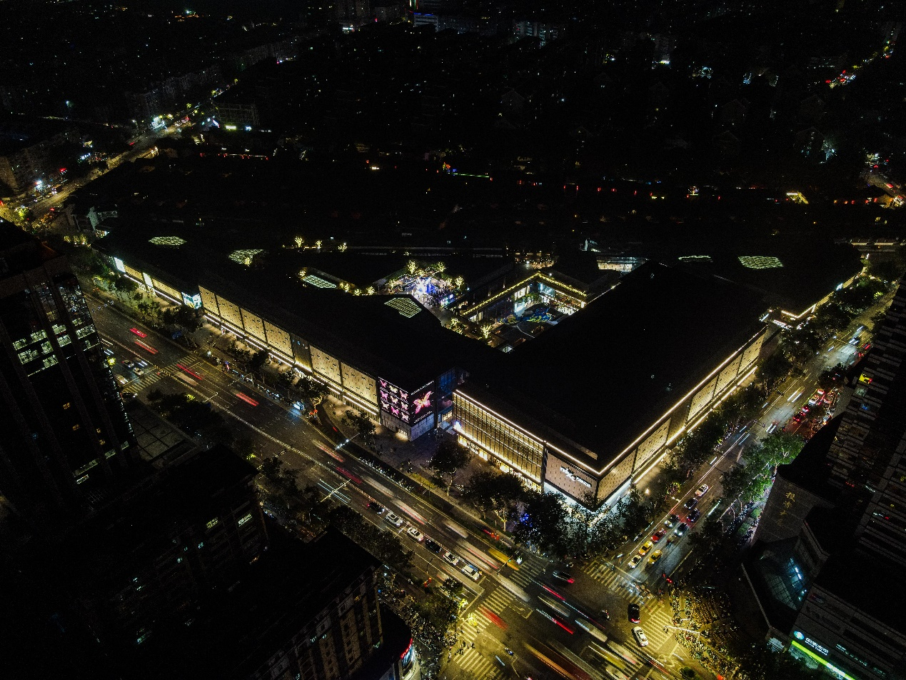 据说潮人们都去打卡了这个南京新地标—— “Mall+街区+古建”的万象天地有点摆!休闲区蓝鸢梦想 - Www.slyday.coM 据说潮人们都去打卡了这个南京新地标—— “Mall+街区+古建”的万象天地有点摆!休闲区蓝鸢梦想 - Www.slyday.coM