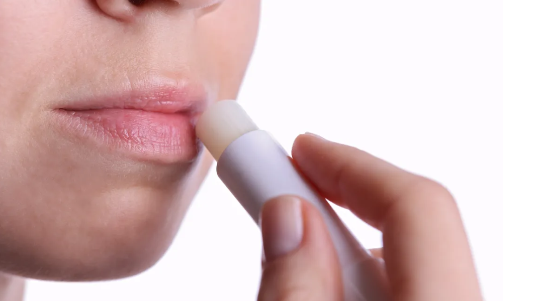 一到秋天,嘴唇就起皮?这个方法很多人不知道……休闲区蓝鸢梦想 - Www.slyday.coM 一到秋天,嘴唇就起皮?这个方法很多人不知道……休闲区蓝鸢梦想 - Www.slyday.coM