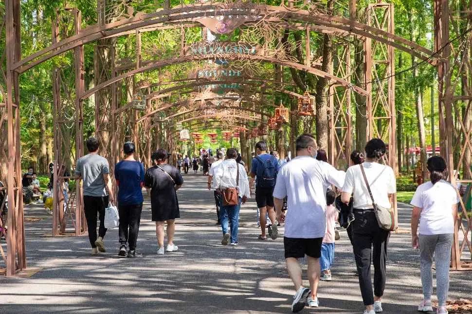 上海一热门地7天门票已售罄,多地景区游客达最高承载量,停止预约、暂停开放休闲区蓝鸢梦想 - Www.slyday.coM 上海一热门地7天门票已售罄,多地景区游客达最高承载量,停止预约、暂停开放休闲区蓝鸢梦想 - Www.slyday.coM