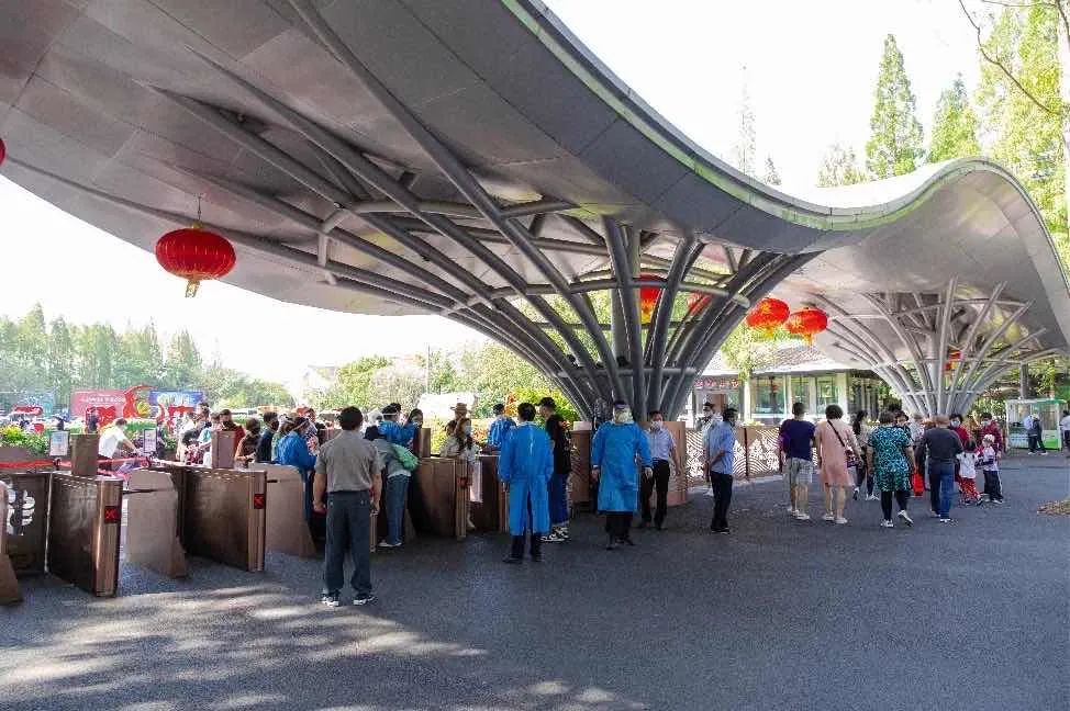 上海一热门地7天门票已售罄,多地景区游客达最高承载量,停止预约、暂停开放休闲区蓝鸢梦想 - Www.slyday.coM 上海一热门地7天门票已售罄,多地景区游客达最高承载量,停止预约、暂停开放休闲区蓝鸢梦想 - Www.slyday.coM