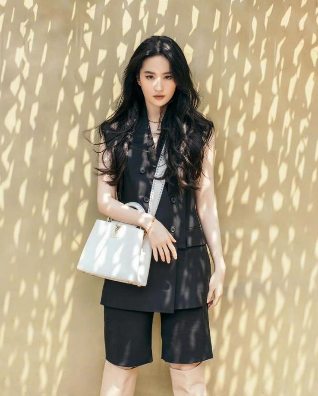 刘亦菲不愧是“人间仙子”,穿玫红色抹胸连衣裙,气场不输超模休闲区蓝鸢梦想 - Www.slyday.coM 刘亦菲不愧是“人间仙子”,穿玫红色抹胸连衣裙,气场不输超模休闲区蓝鸢梦想 - Www.slyday.coM