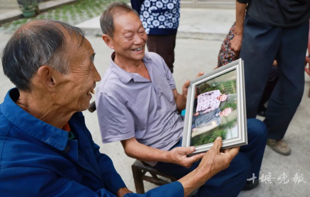 十堰大山里拍下的100个人,看完都笑了休闲区蓝鸢梦想 - Www.slyday.coM 十堰大山里拍下的100个人,看完都笑了休闲区蓝鸢梦想 - Www.slyday.coM