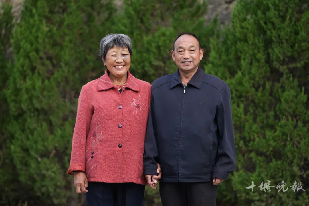 十堰大山里拍下的100个人,看完都笑了休闲区蓝鸢梦想 - Www.slyday.coM 十堰大山里拍下的100个人,看完都笑了休闲区蓝鸢梦想 - Www.slyday.coM