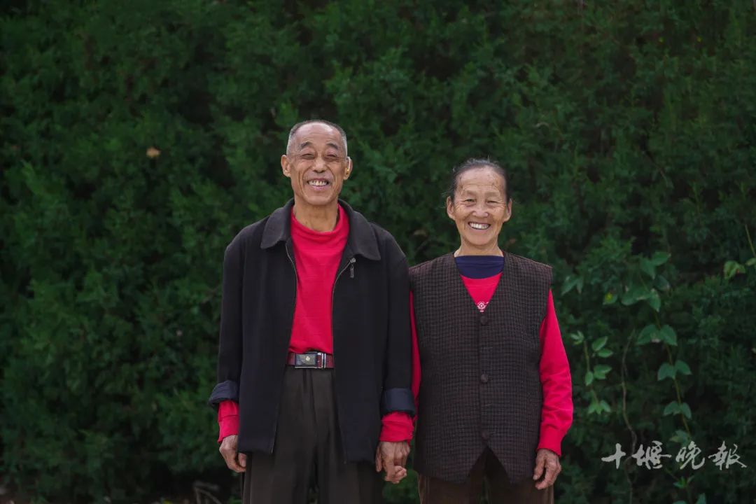 十堰大山里拍下的100个人,看完都笑了休闲区蓝鸢梦想 - Www.slyday.coM 十堰大山里拍下的100个人,看完都笑了休闲区蓝鸢梦想 - Www.slyday.coM