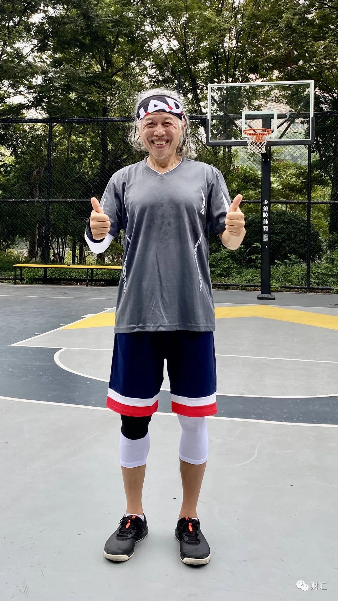 时尚大爷的“魔鬼身材”是怎样练成的?62岁学散打是不是有点酷?有一种“年轻”,与年龄无关休闲区蓝鸢梦想 - Www.slyday.coM 时尚大爷的“魔鬼身材”是怎样练成的?62岁学散打是不是有点酷?有一种“年轻”,与年龄无关休闲区蓝鸢梦想 - Www.slyday.coM