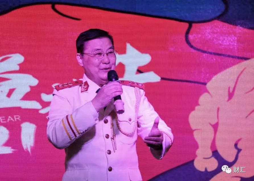 时尚大爷的“魔鬼身材”是怎样练成的?62岁学散打是不是有点酷?有一种“年轻”,与年龄无关休闲区蓝鸢梦想 - Www.slyday.coM 时尚大爷的“魔鬼身材”是怎样练成的?62岁学散打是不是有点酷?有一种“年轻”,与年龄无关休闲区蓝鸢梦想 - Www.slyday.coM