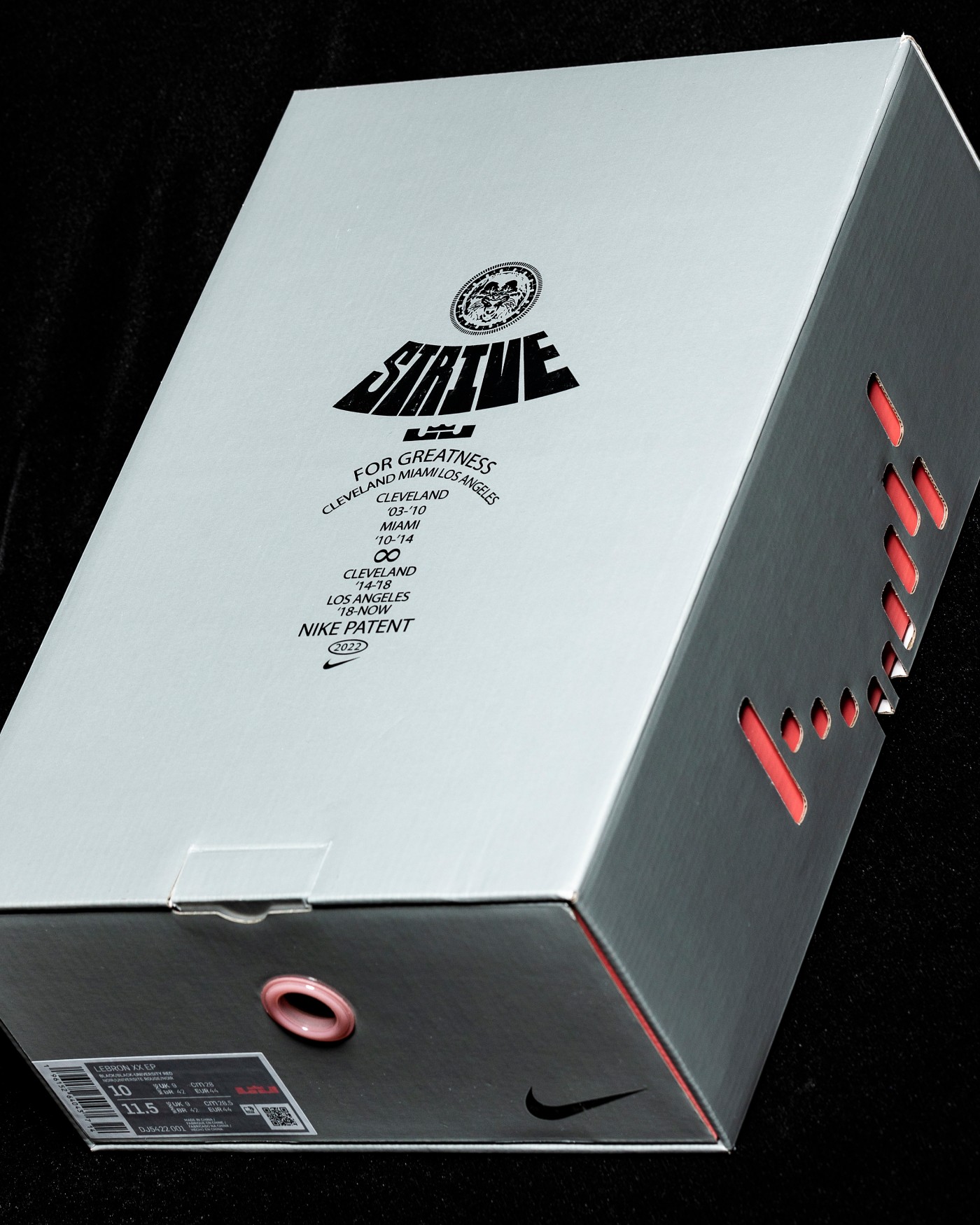 等了十年又十年!那个男人终于盼来了这样的一双鞋!休闲区蓝鸢梦想 - Www.slyday.coM 等了十年又十年!那个男人终于盼来了这样的一双鞋!休闲区蓝鸢梦想 - Www.slyday.coM