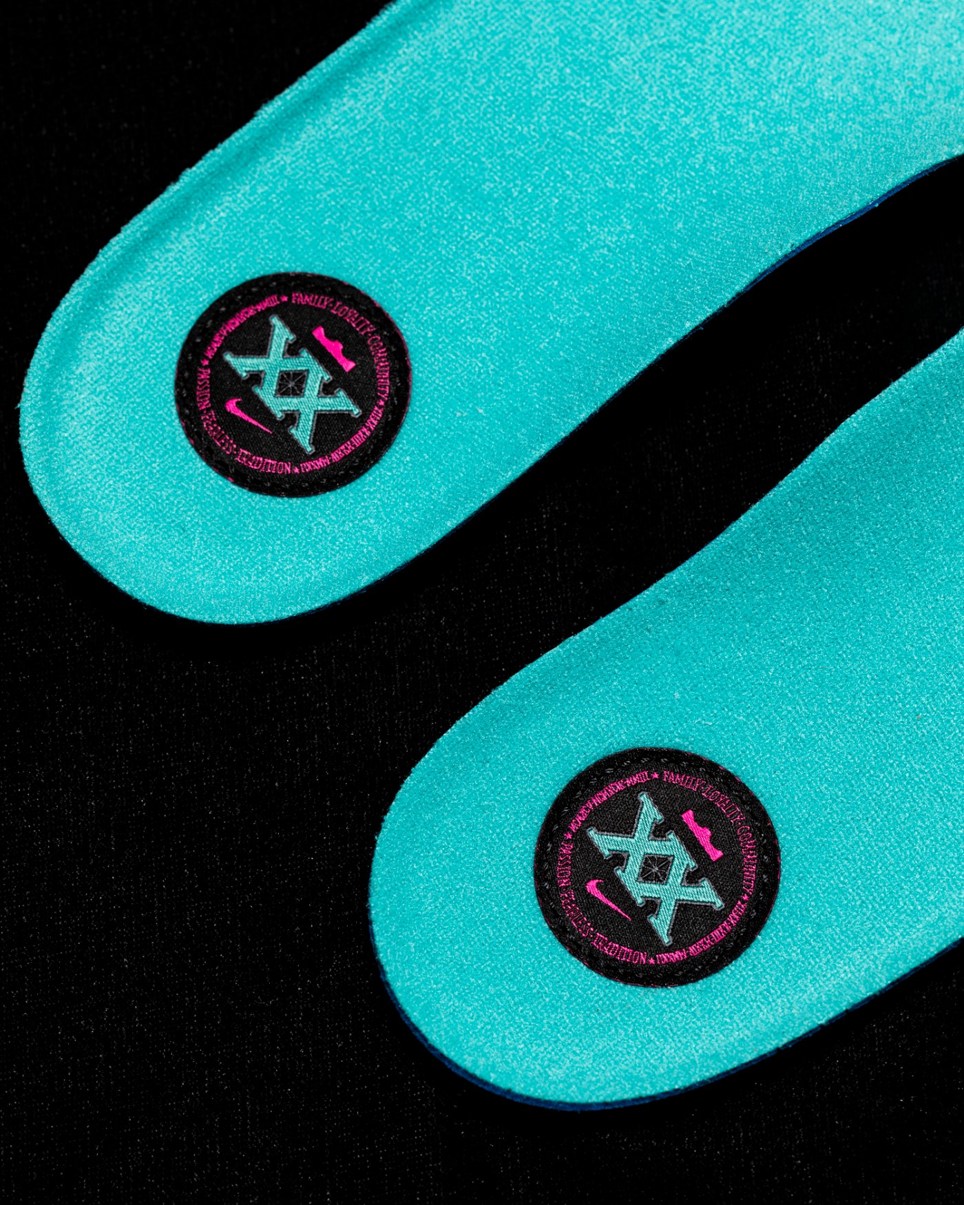 等了十年又十年!那个男人终于盼来了这样的一双鞋!休闲区蓝鸢梦想 - Www.slyday.coM 等了十年又十年!那个男人终于盼来了这样的一双鞋!休闲区蓝鸢梦想 - Www.slyday.coM