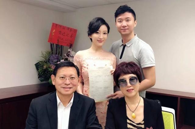 不想再当透明人!TVB女星沉寂已久再战选美,与一众前港姐争奖项休闲区蓝鸢梦想 - Www.slyday.coM 不想再当透明人!TVB女星沉寂已久再战选美,与一众前港姐争奖项休闲区蓝鸢梦想 - Www.slyday.coM