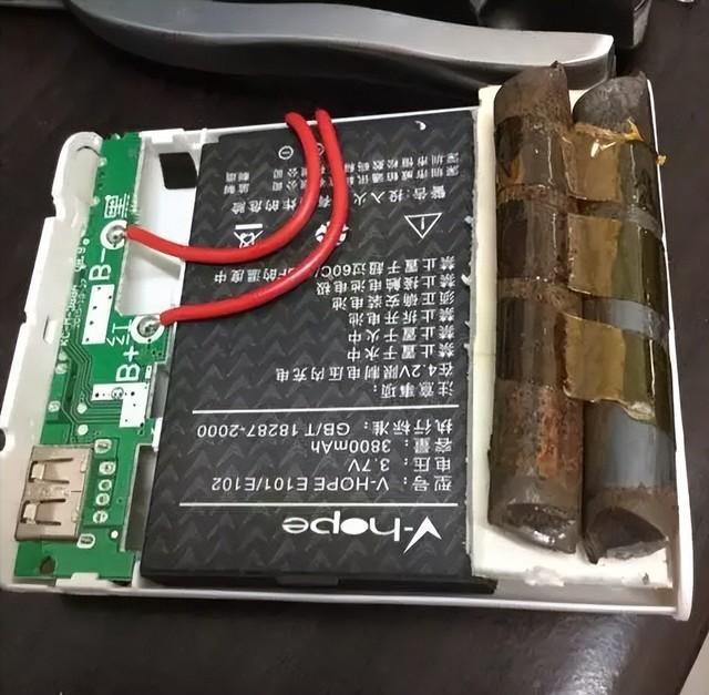 万能的铁块:山寨电源玩的可以有多野?休闲区蓝鸢梦想 - Www.slyday.coM 万能的铁块:山寨电源玩的可以有多野?休闲区蓝鸢梦想 - Www.slyday.coM