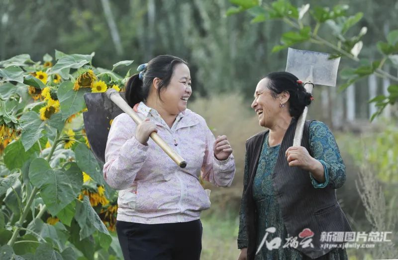 “奋进新时代”主题成就展丨这面“我和我的亲戚”照片墙上 定格了哪些温情瞬间休闲区蓝鸢梦想 - Www.slyday.coM “奋进新时代”主题成就展丨这面“我和我的亲戚”照片墙上 定格了哪些温情瞬间休闲区蓝鸢梦想 - Www.slyday.coM