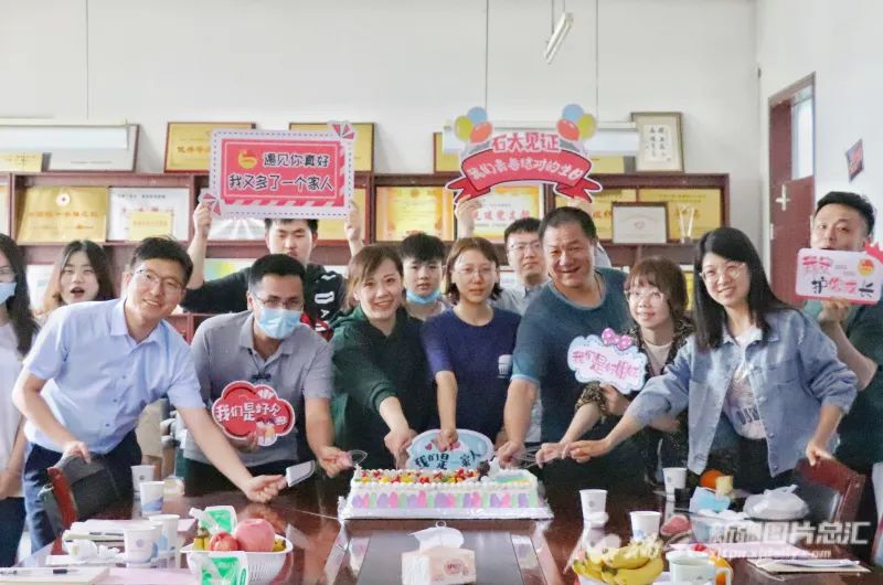 “奋进新时代”主题成就展丨这面“我和我的亲戚”照片墙上 定格了哪些温情瞬间休闲区蓝鸢梦想 - Www.slyday.coM “奋进新时代”主题成就展丨这面“我和我的亲戚”照片墙上 定格了哪些温情瞬间休闲区蓝鸢梦想 - Www.slyday.coM