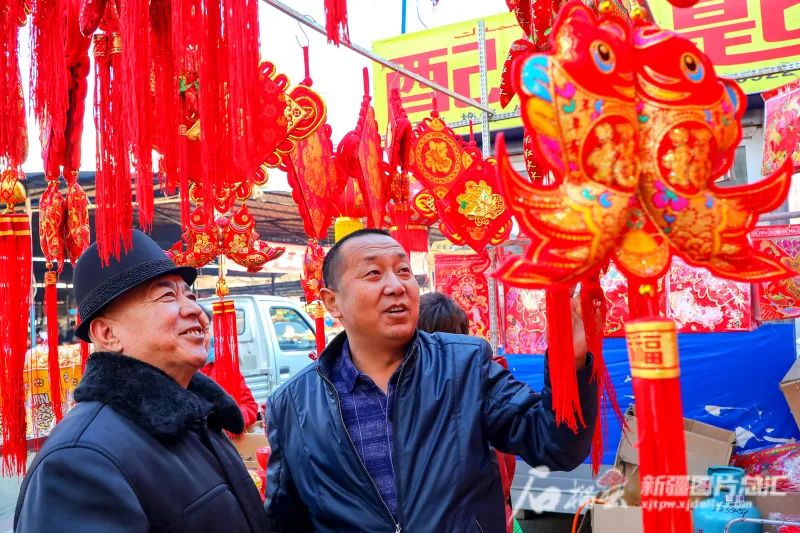 “奋进新时代”主题成就展丨这面“我和我的亲戚”照片墙上 定格了哪些温情瞬间休闲区蓝鸢梦想 - Www.slyday.coM “奋进新时代”主题成就展丨这面“我和我的亲戚”照片墙上 定格了哪些温情瞬间休闲区蓝鸢梦想 - Www.slyday.coM