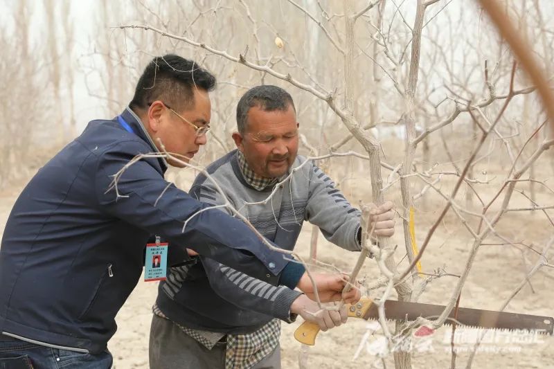 “奋进新时代”主题成就展丨这面“我和我的亲戚”照片墙上 定格了哪些温情瞬间休闲区蓝鸢梦想 - Www.slyday.coM “奋进新时代”主题成就展丨这面“我和我的亲戚”照片墙上 定格了哪些温情瞬间休闲区蓝鸢梦想 - Www.slyday.coM