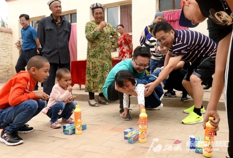 “奋进新时代”主题成就展丨这面“我和我的亲戚”照片墙上 定格了哪些温情瞬间休闲区蓝鸢梦想 - Www.slyday.coM “奋进新时代”主题成就展丨这面“我和我的亲戚”照片墙上 定格了哪些温情瞬间休闲区蓝鸢梦想 - Www.slyday.coM