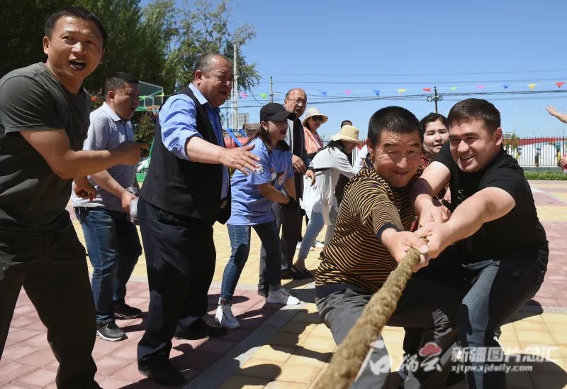 “奋进新时代”主题成就展丨这面“我和我的亲戚”照片墙上 定格了哪些温情瞬间休闲区蓝鸢梦想 - Www.slyday.coM “奋进新时代”主题成就展丨这面“我和我的亲戚”照片墙上 定格了哪些温情瞬间休闲区蓝鸢梦想 - Www.slyday.coM