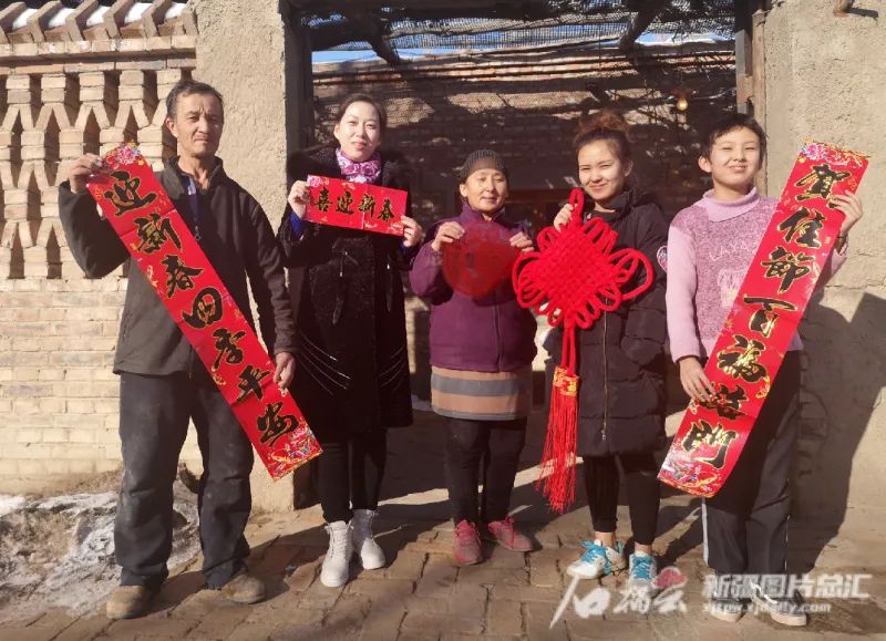 “奋进新时代”主题成就展丨这面“我和我的亲戚”照片墙上 定格了哪些温情瞬间休闲区蓝鸢梦想 - Www.slyday.coM “奋进新时代”主题成就展丨这面“我和我的亲戚”照片墙上 定格了哪些温情瞬间休闲区蓝鸢梦想 - Www.slyday.coM